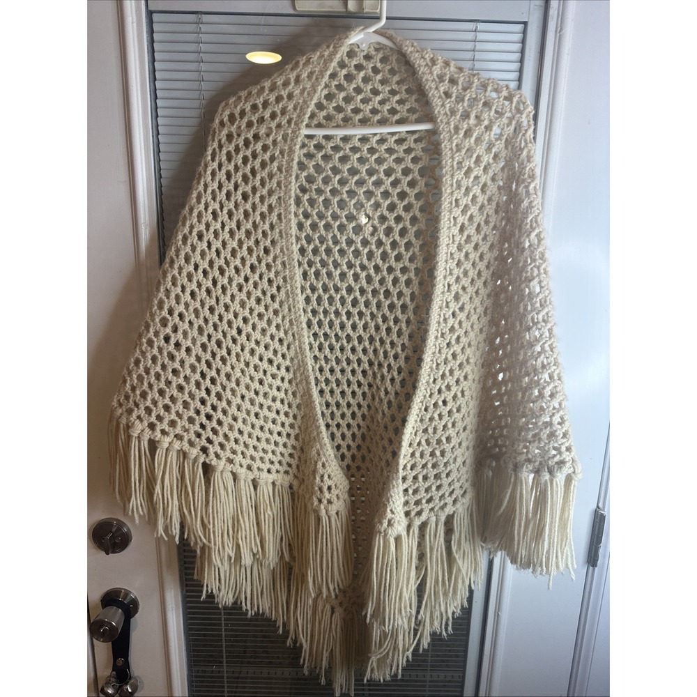 Vintage handmade crochet shawl / wrap / chal hilo crystal color beige amazing